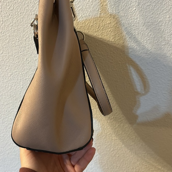 Guess pink shoulder bag with crossbody strap and matching wallet - Picture 5 of 10